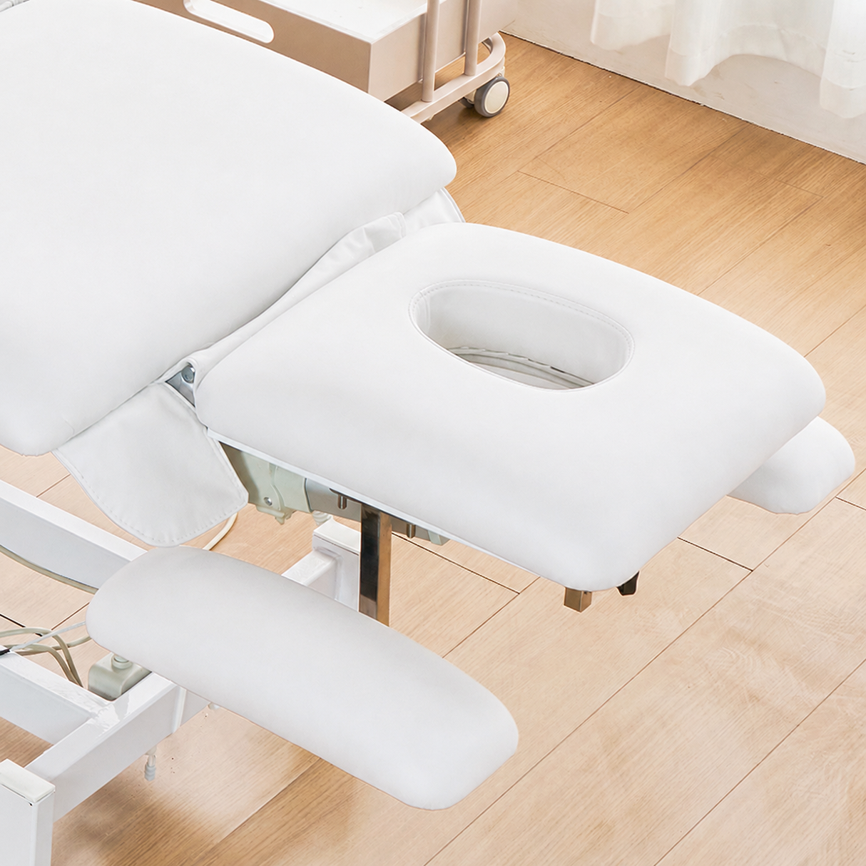SSW 812 Electric Treatment Table