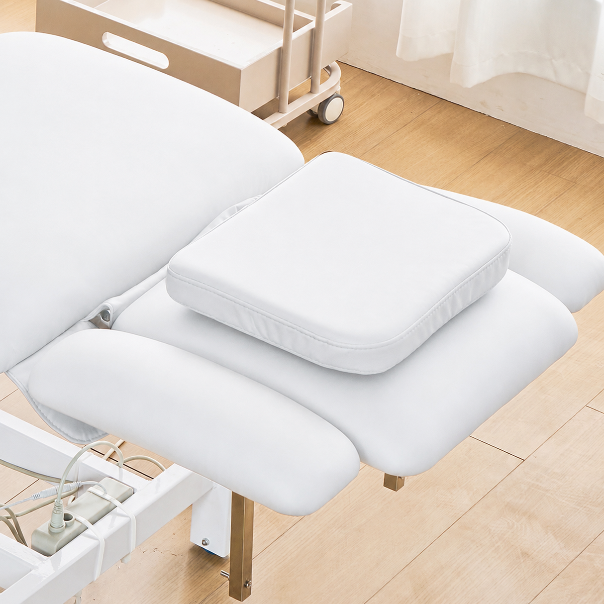 SSW 812 Electric Treatment Table
