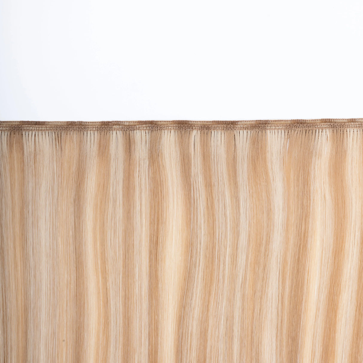 AQUA Machine Weft 22 Inch 18/22 Duo Tone Straight 1 Piece Remy Human Hair Extension, Salon and Spa Wholesaler