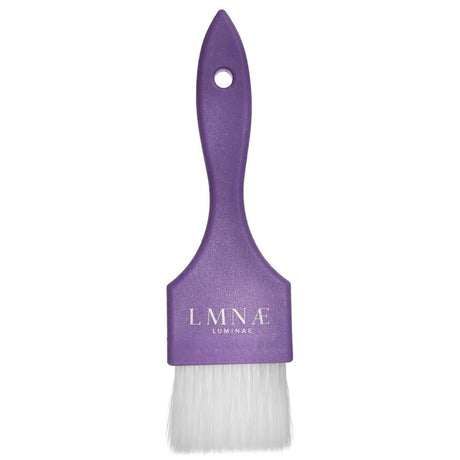 Apply color with ease with this applicator brush from LUMINAE.