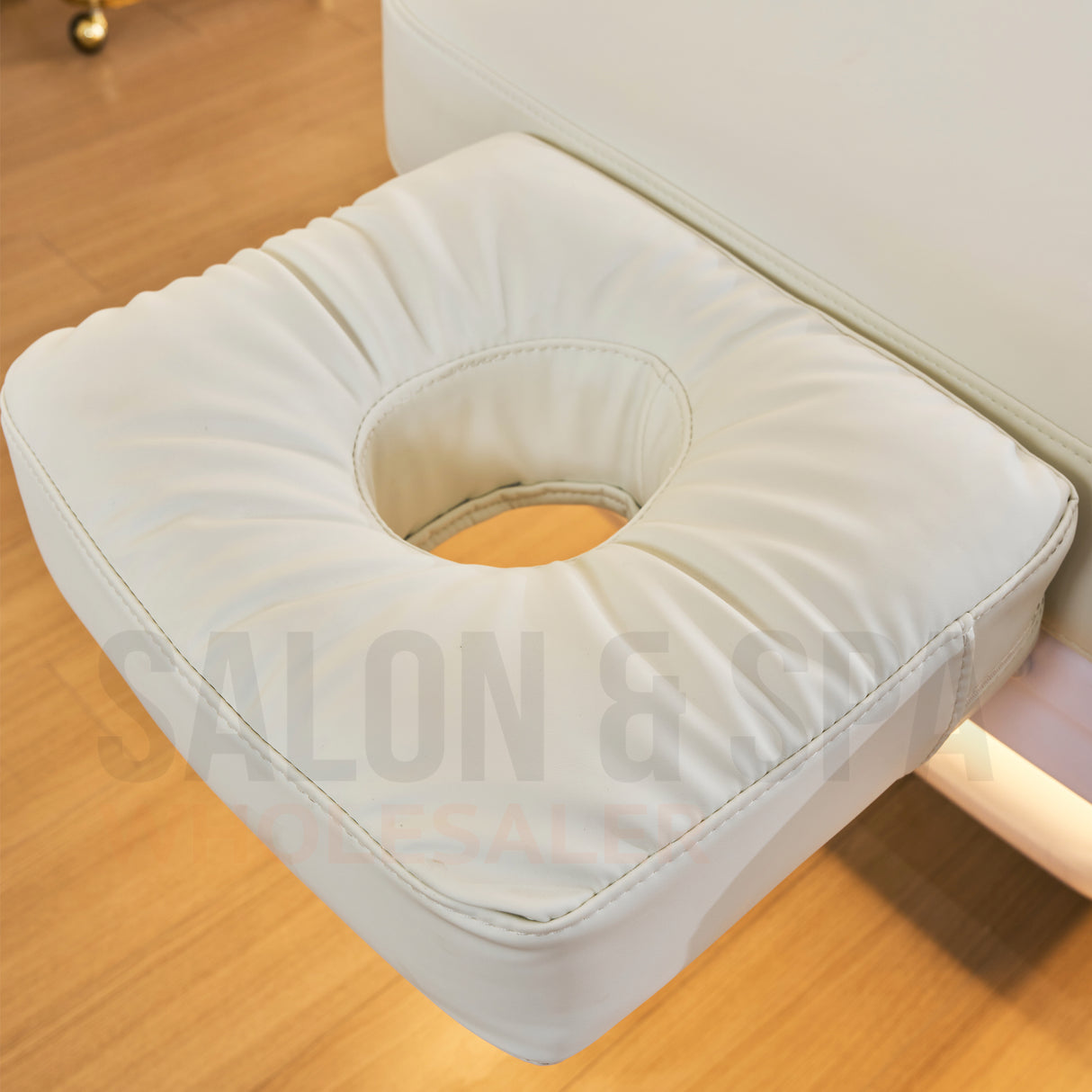 Face cradle on the light cream SSW 645D Fresh Water Electric Japanese Head Spa Massage Bed.