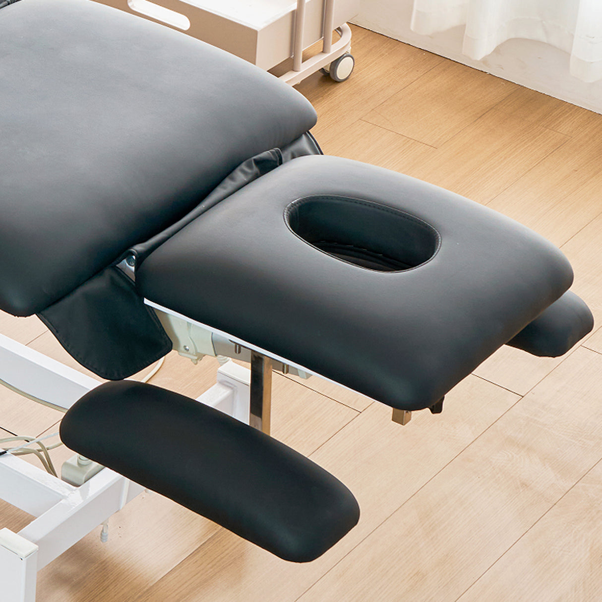 SSW 812 Electric Treatment Table
