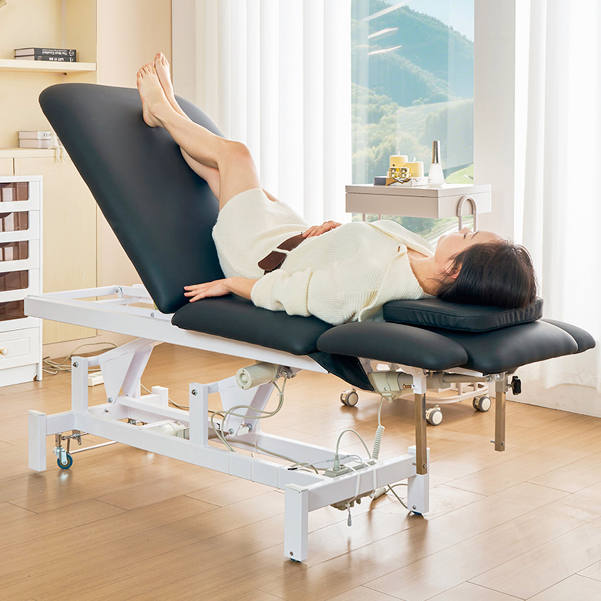 SSW 812 Electric Treatment Table